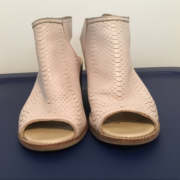 Shoes - Picture 1 of 3